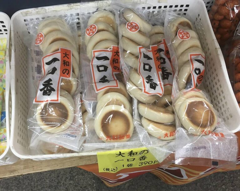 일본 오미야게(기념품) 30선! 지역별 핫플 선물 가격, 구입처, 보관 꿀팁 밤 늦게 1인 여행